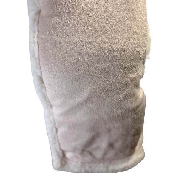 NWOT Plush Dreamy Blanket 🌈 - Picture 3 of 4